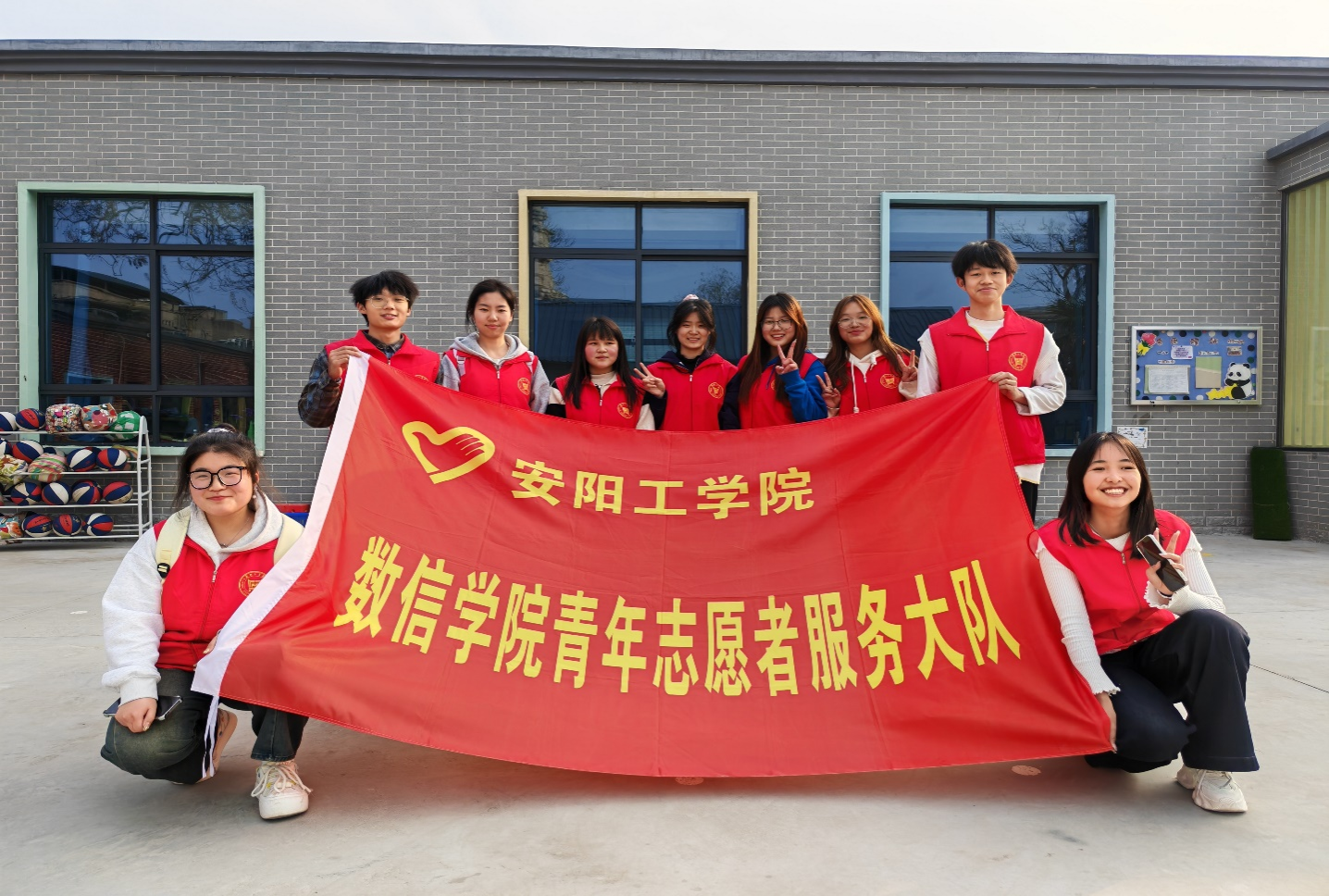 数信学院“学习雷锋好榜样，童心筑梦共成长”志愿活动